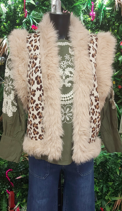 A kiki faux fur trim gilet