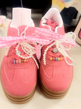 Load image into Gallery viewer, Polly pink runner with detachable bow and pearls